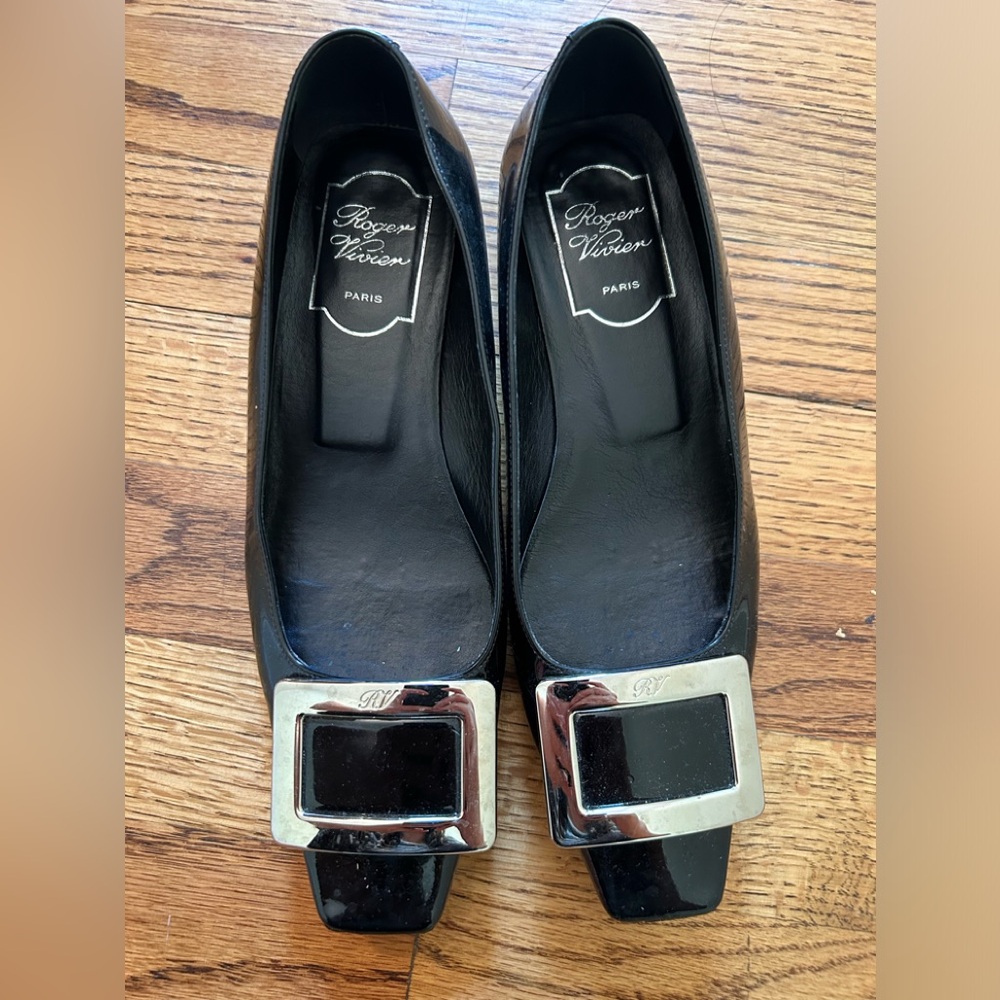 Roger Vivier classic leather flats